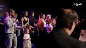 Česko zpívá koledy 2025 – Celý záznam společného zpívání v Milovicích