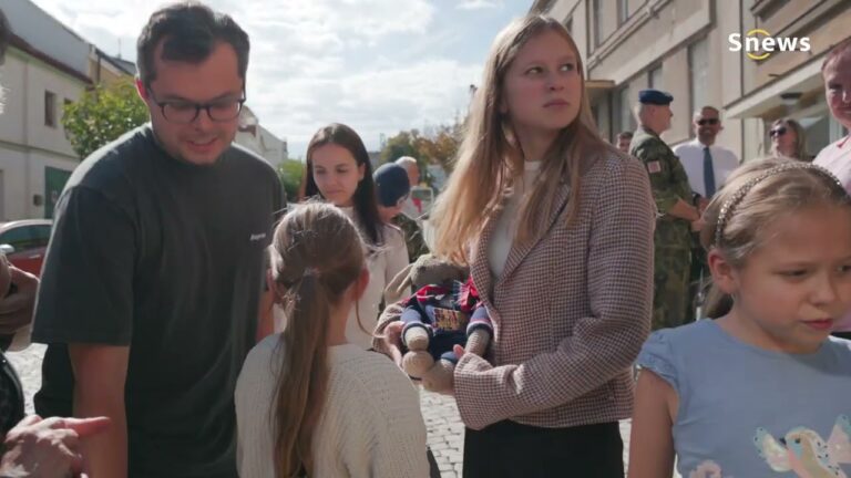 V Benátkách nad Jizerou byla odhalena pamětní deska válečného letce Jaroslava Nováka